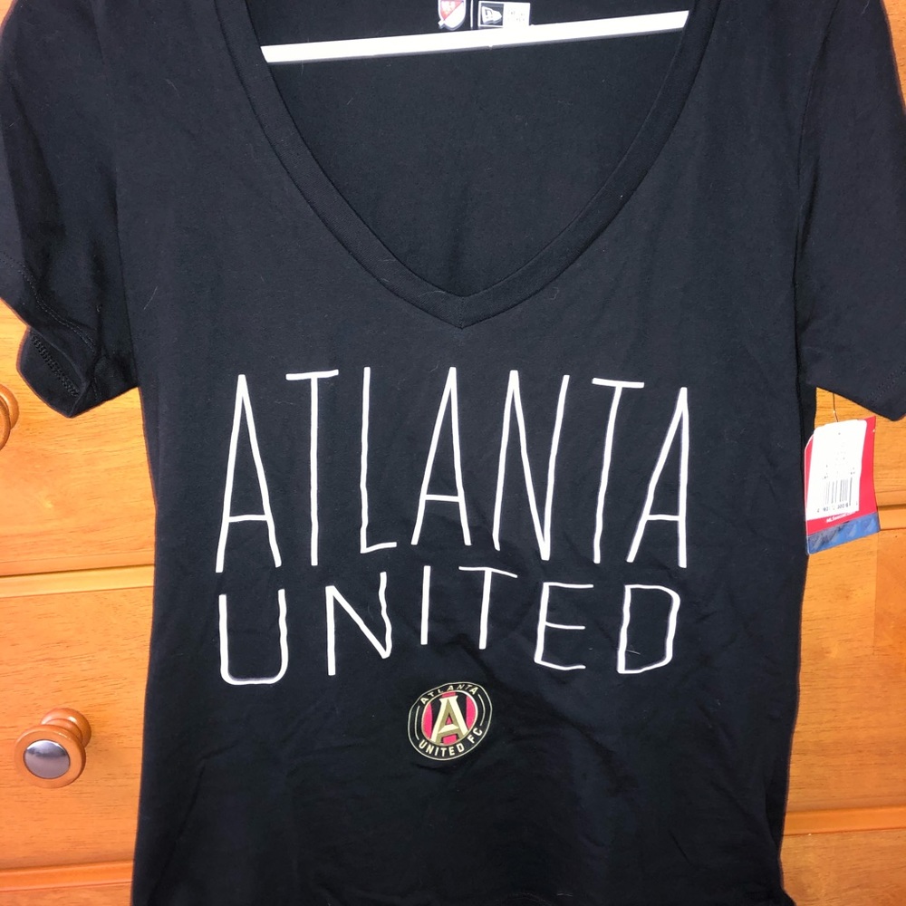 A Atlanta United v-neck T-Shirt